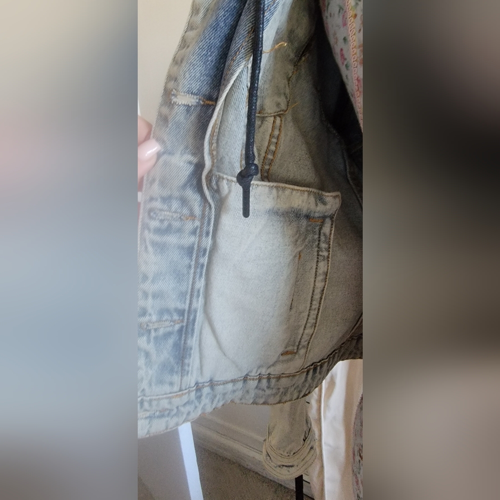 Blank NYC Light Wash Denim with Gold Stitching Size Small - Picture 4 of 13